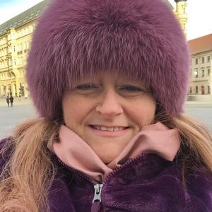 Meet your Posher, Debbi